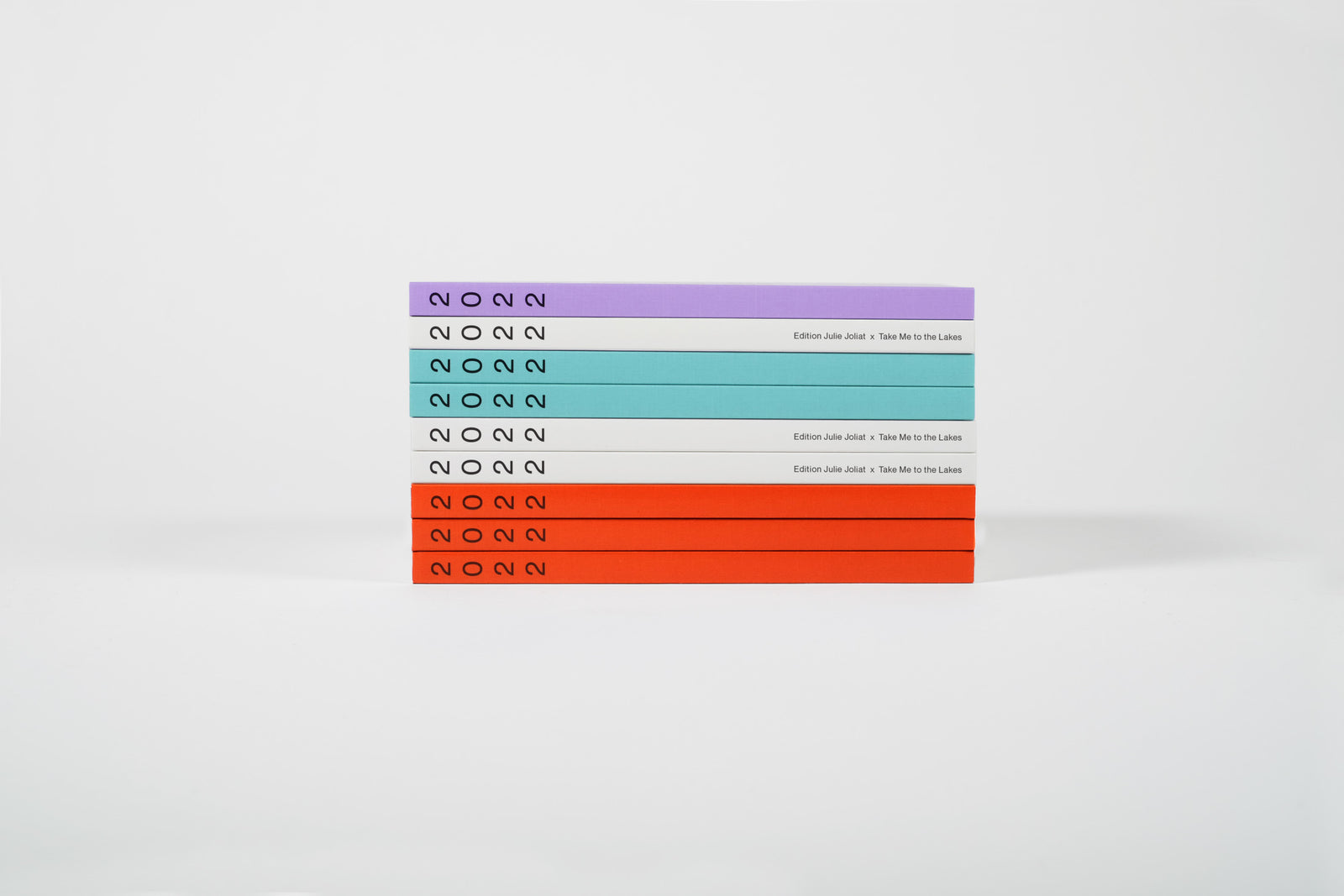 Side view of our planner 2022 covers, in red, white, light blue and lavender.