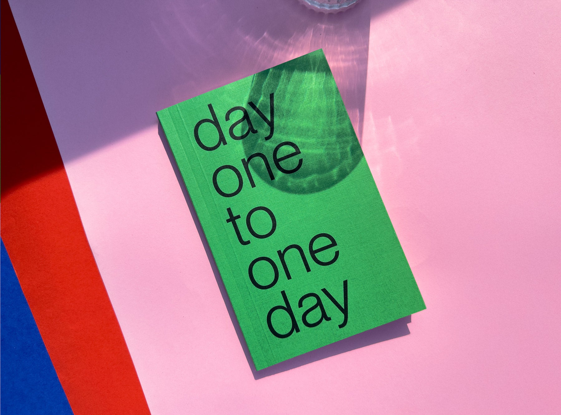 planner agenda 2026 day one to one day edition julie joliat green on pink backroung with shadow refelection